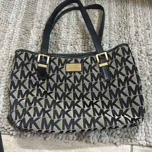 Michael Kors Satchel Purse - Stylish & Elegant